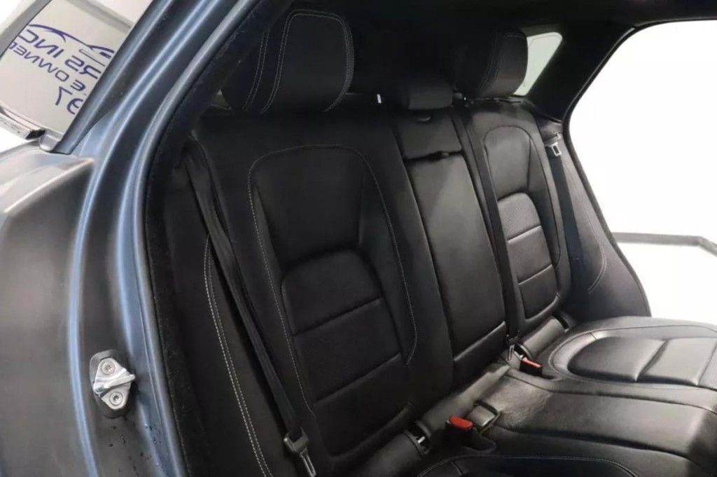 2020 Jaguar F-PACE Image 39