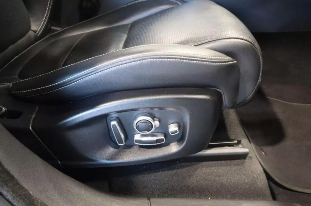 2020 Jaguar F-PACE Image 45