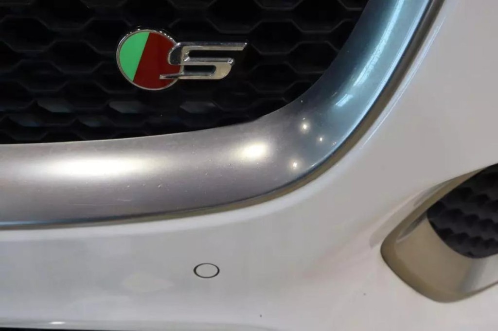 2020 Jaguar F-PACE Image 50