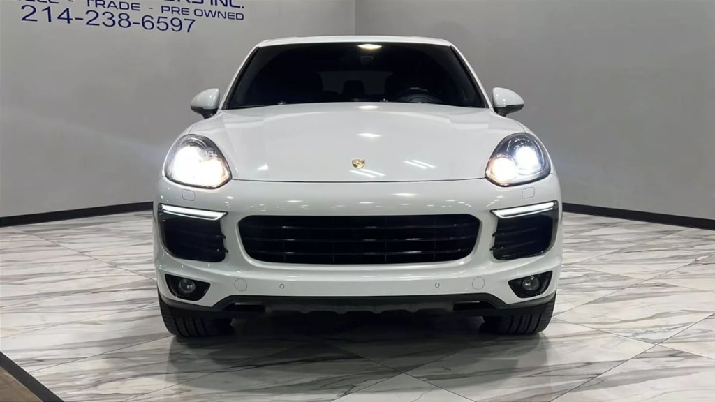 2017 Porsche Cayenne Image 2