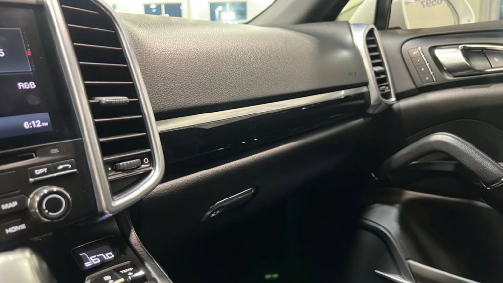 2017 Porsche Cayenne Image 33