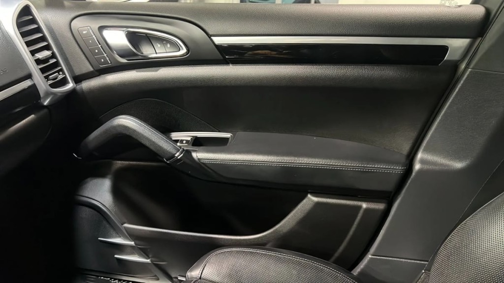 2017 Porsche Cayenne Image 34