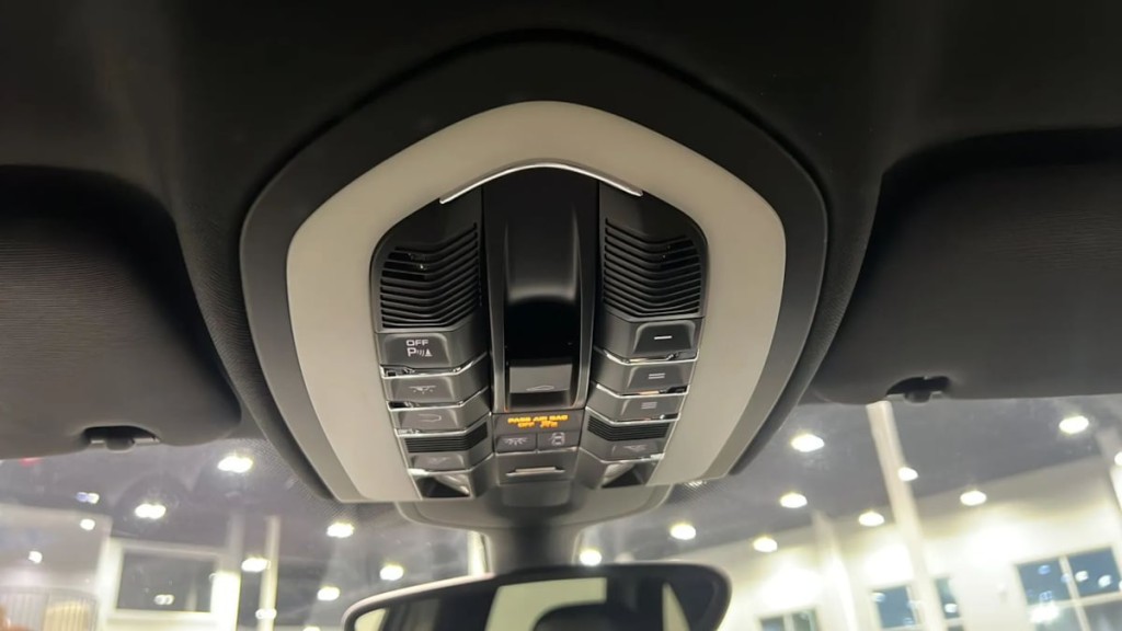 2017 Porsche Cayenne Image 35