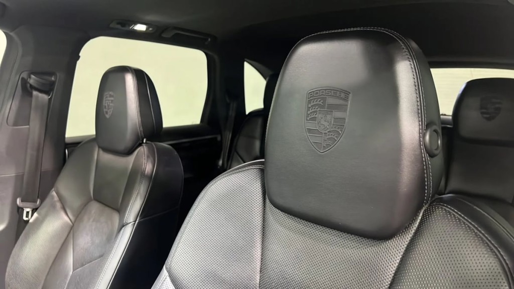 2017 Porsche Cayenne Image 38