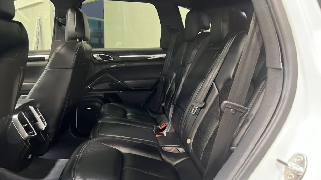 2017 Porsche Cayenne Image 44