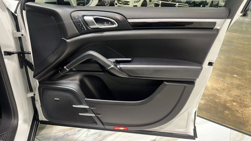 2017 Porsche Cayenne Image 50