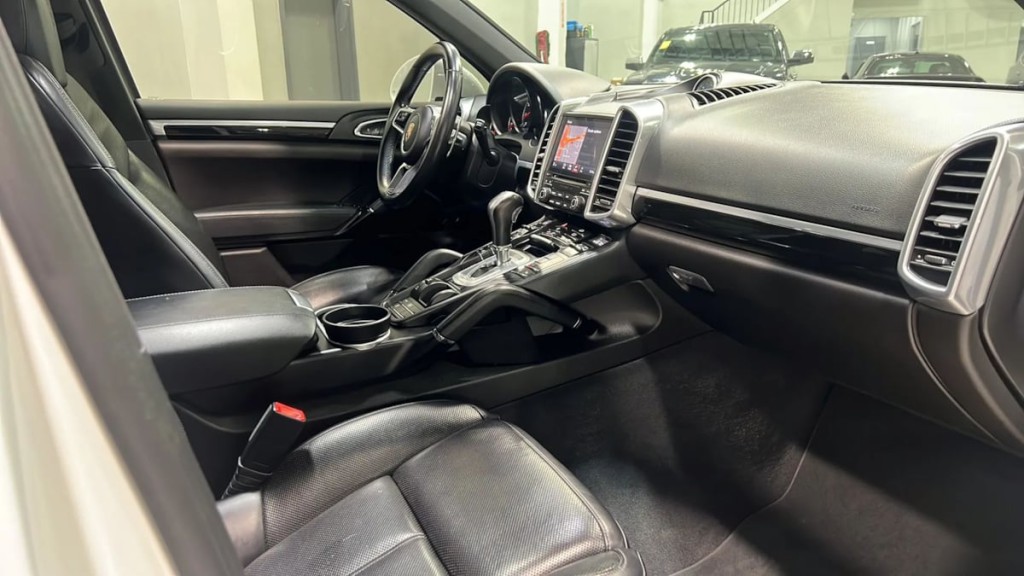 2017 Porsche Cayenne Image 51