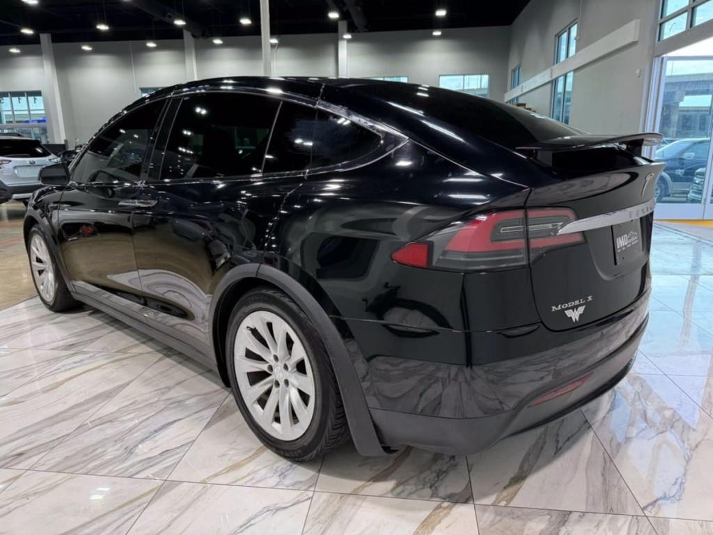 2018 Tesla Model X Image 8