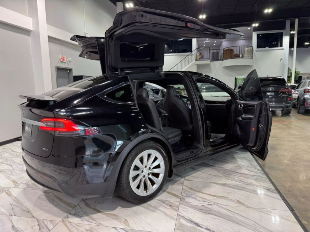2018 Tesla Model X Image 14