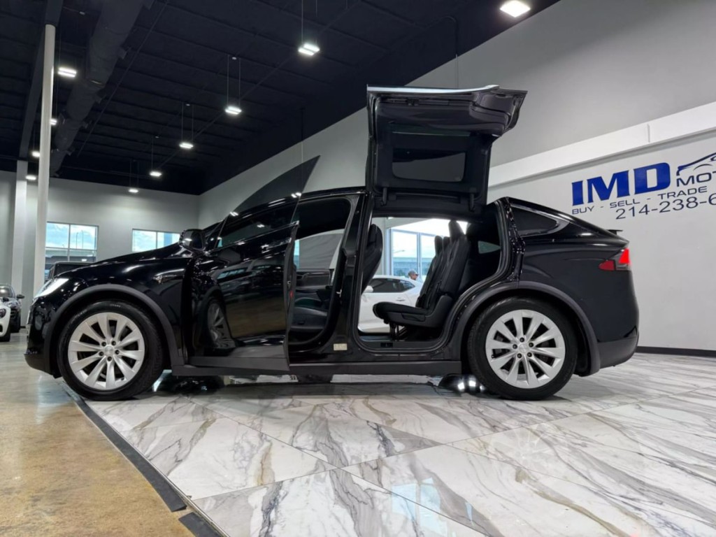 2018 Tesla Model X Image 17