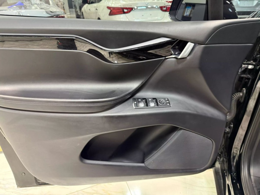 2018 Tesla Model X Image 18