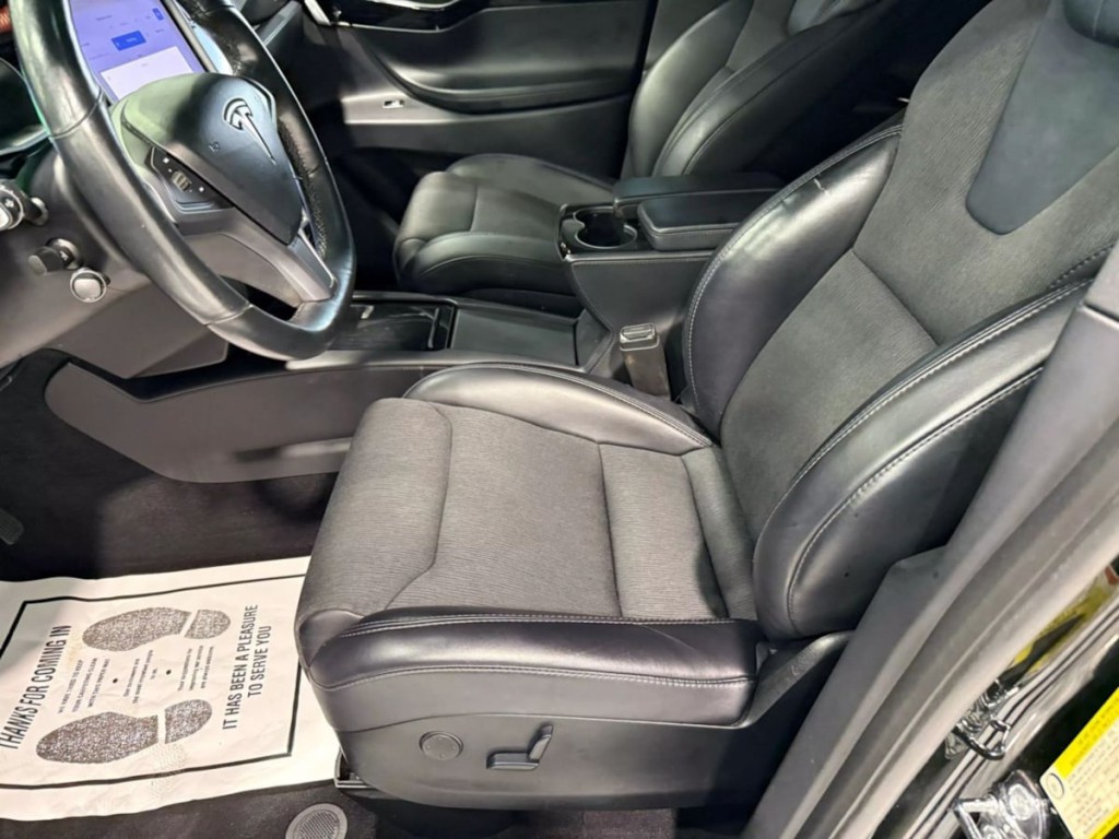 2018 Tesla Model X Image 30