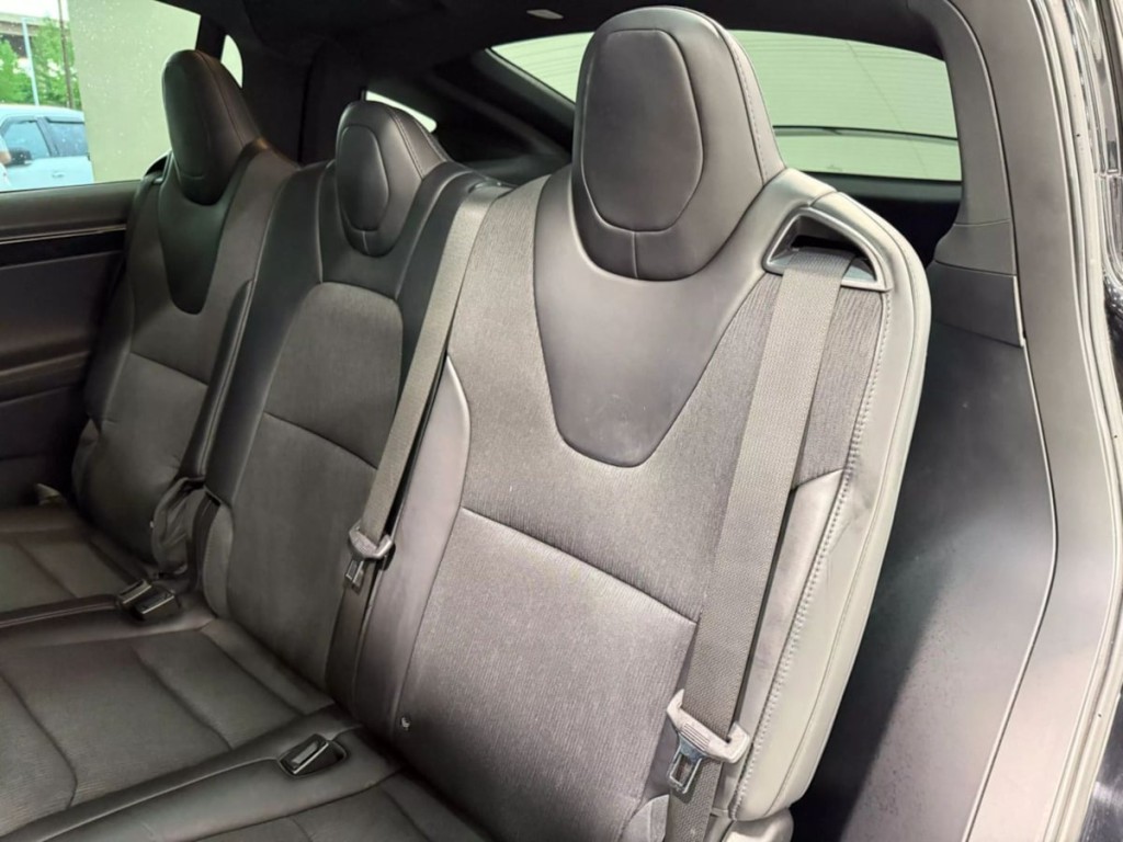 2018 Tesla Model X Image 31