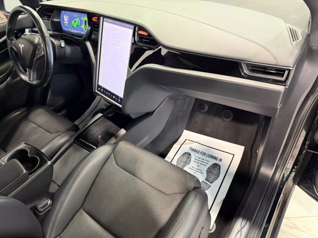 2018 Tesla Model X Image 34