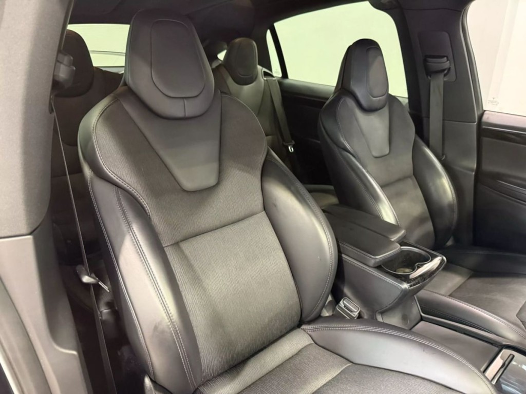 2018 Tesla Model X Image 35