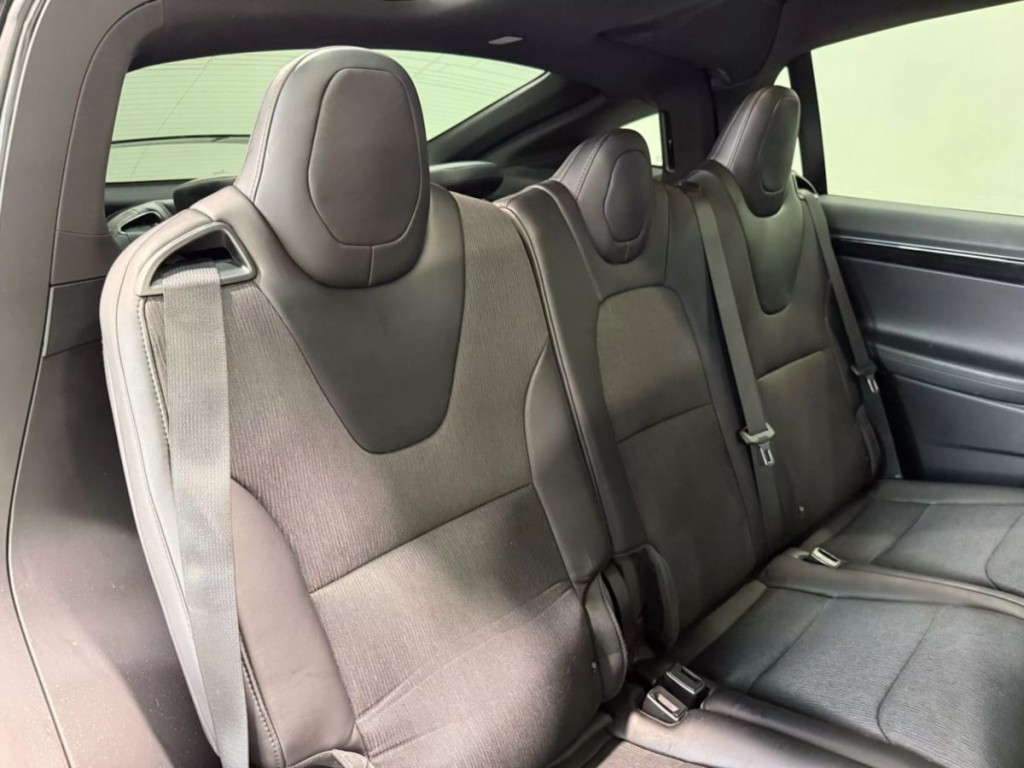 2018 Tesla Model X Image 38