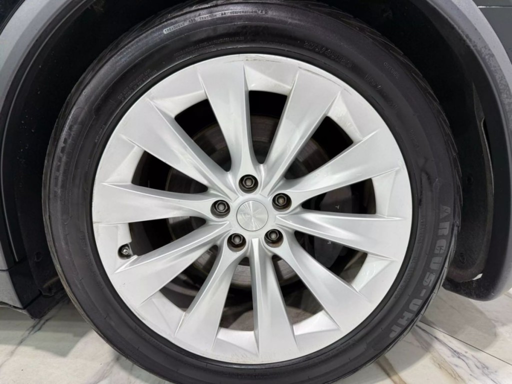 2018 Tesla Model X Image 42