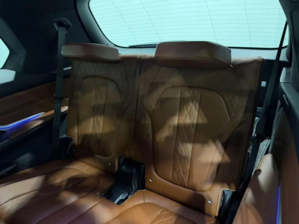 2019 BMW X7 Image 26