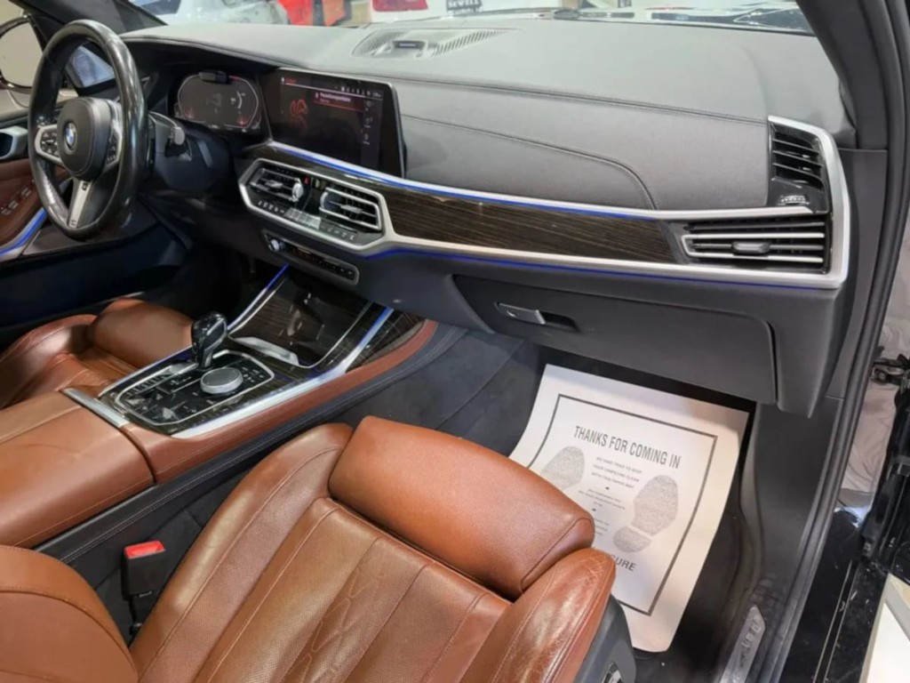 2019 BMW X7 Image 28