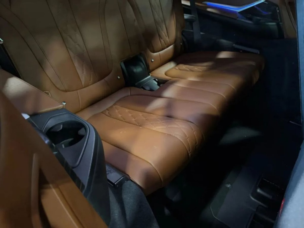 2019 BMW X7 Image 32