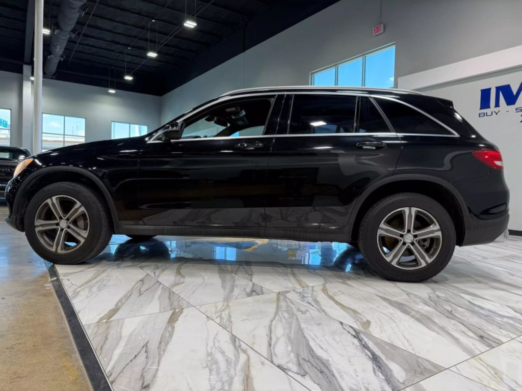 2017 Mercedes-Benz GLC-Class Image 9