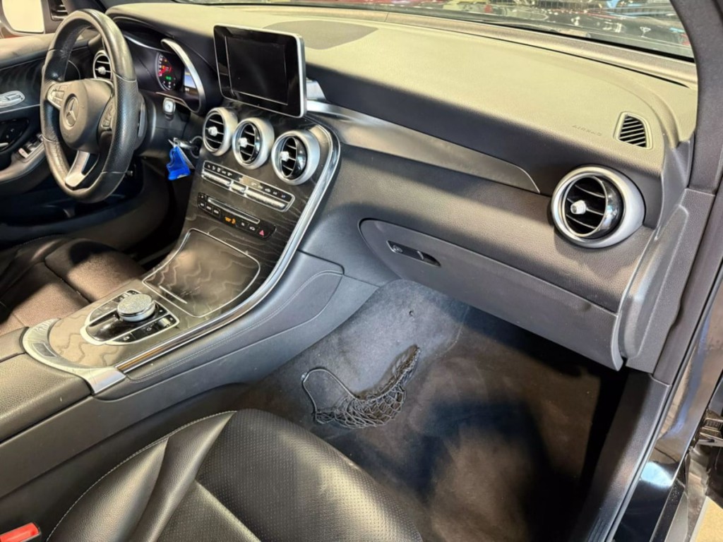 2017 Mercedes-Benz GLC-Class Image 22