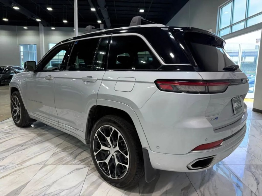 2022 Jeep Grand Cherokee Image 10