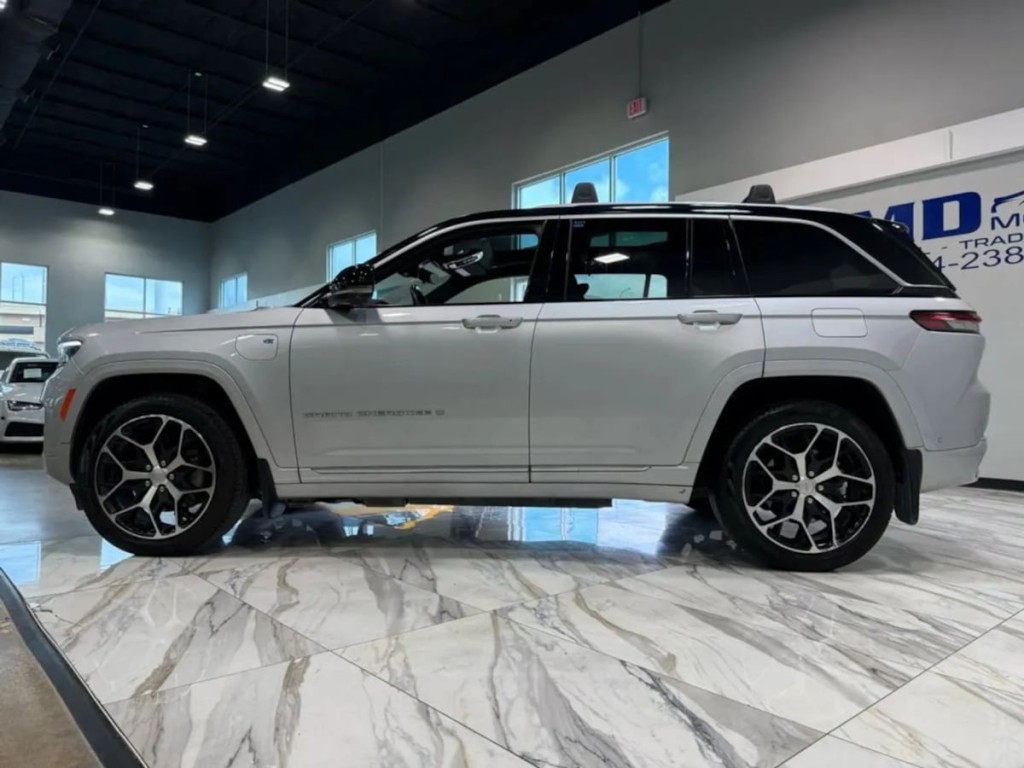 2022 Jeep Grand Cherokee Image 11