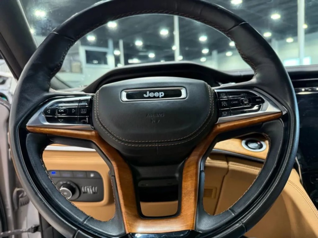 2022 Jeep Grand Cherokee Image 16