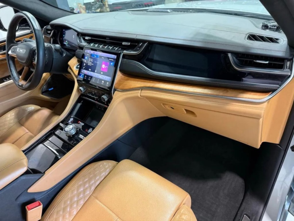 2022 Jeep Grand Cherokee Image 28