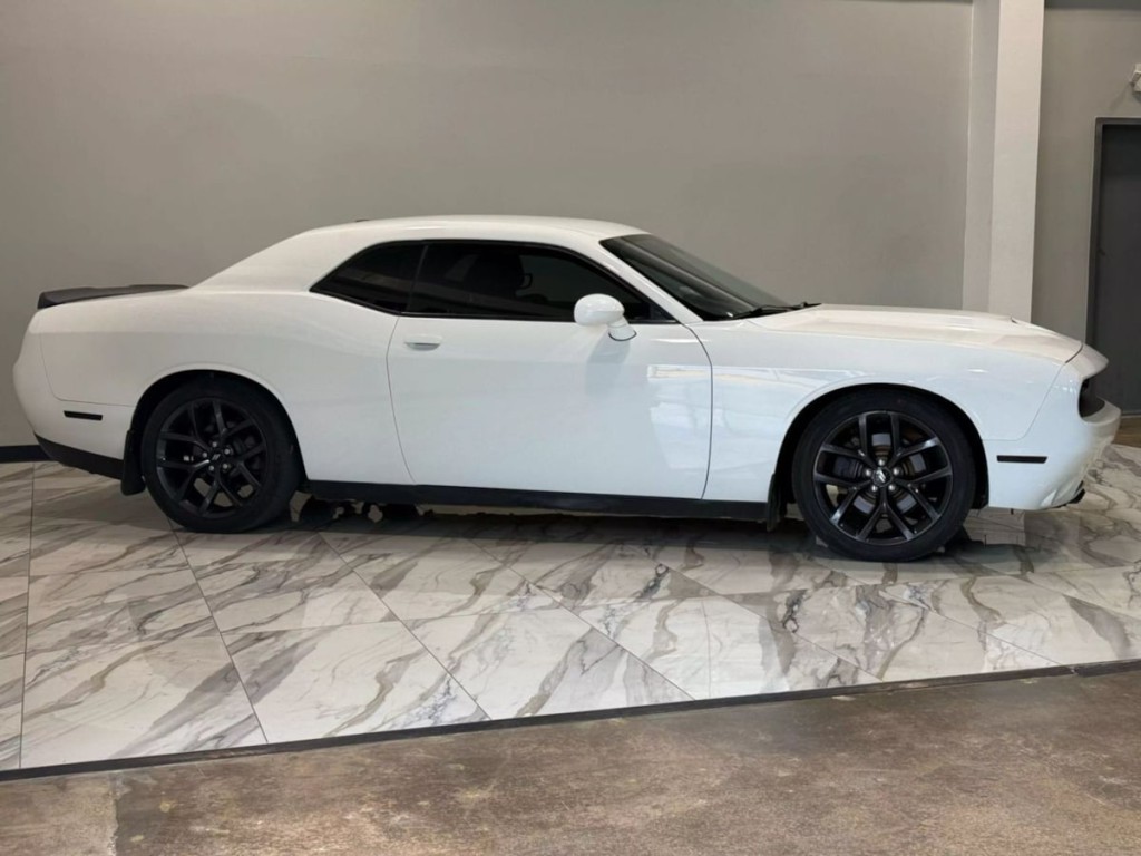 2019 Dodge Challenger Image 5