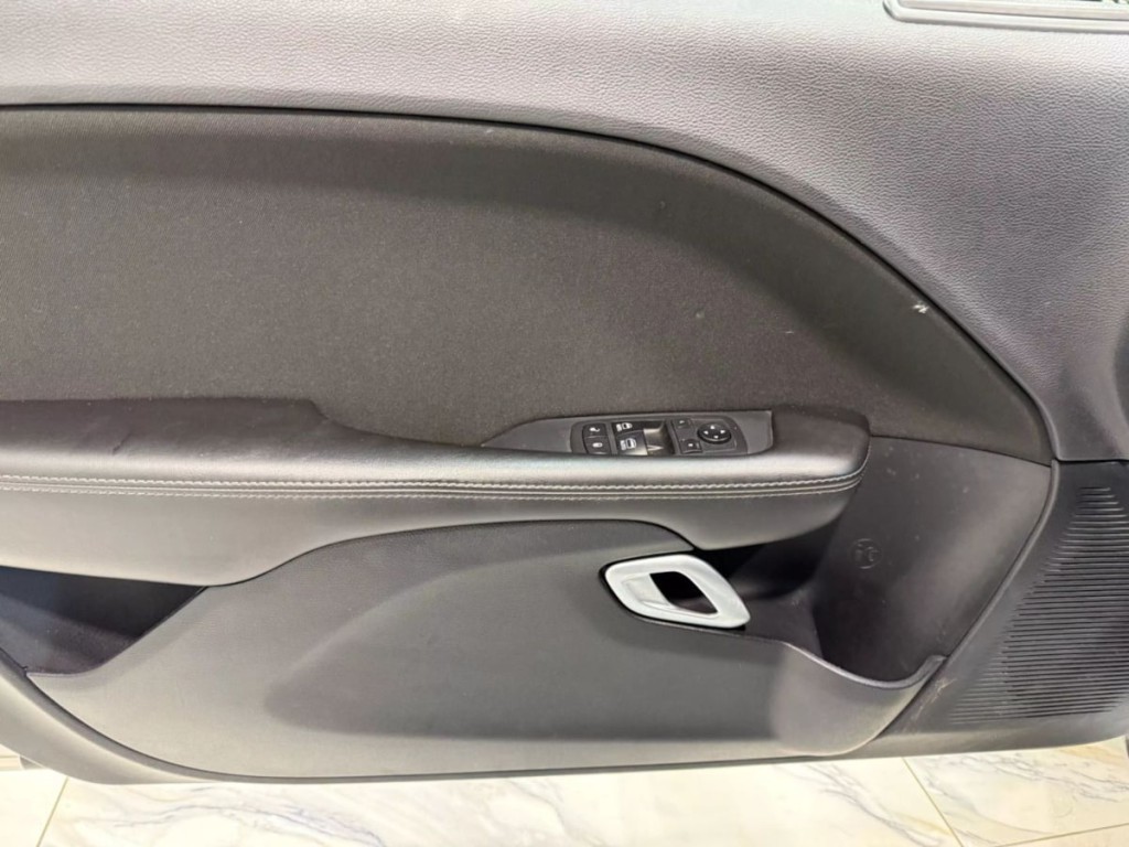 2019 Dodge Challenger Image 10