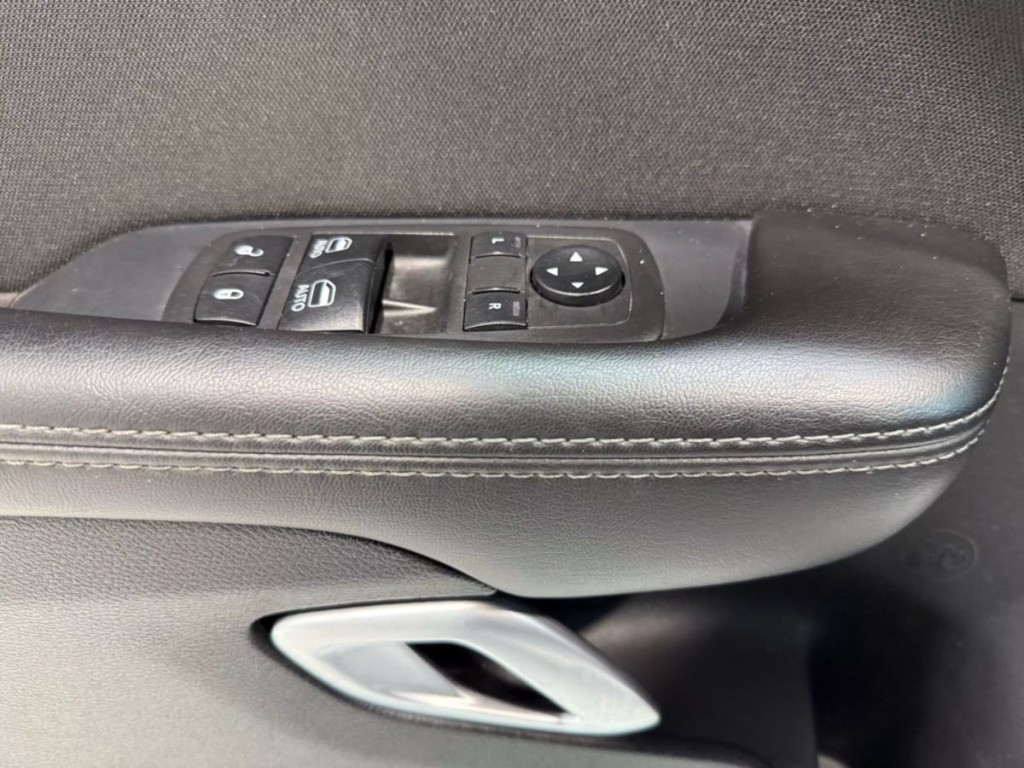 2019 Dodge Challenger Image 11