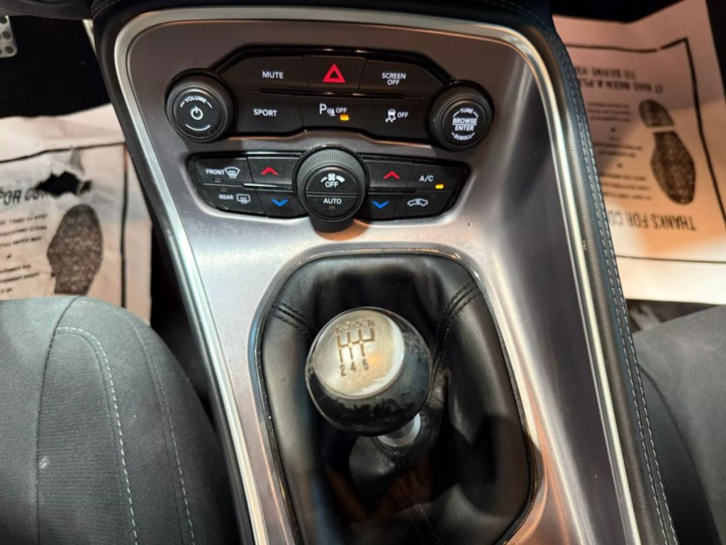2019 Dodge Challenger Image 19
