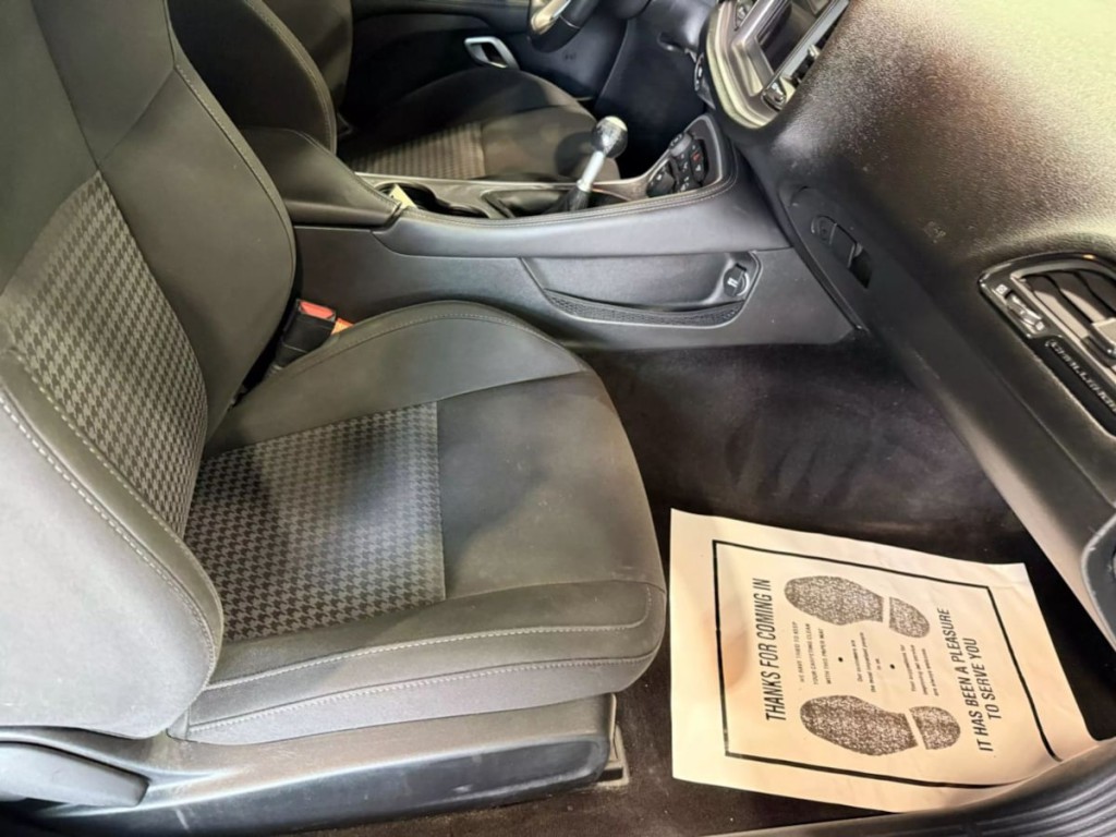 2019 Dodge Challenger Image 25