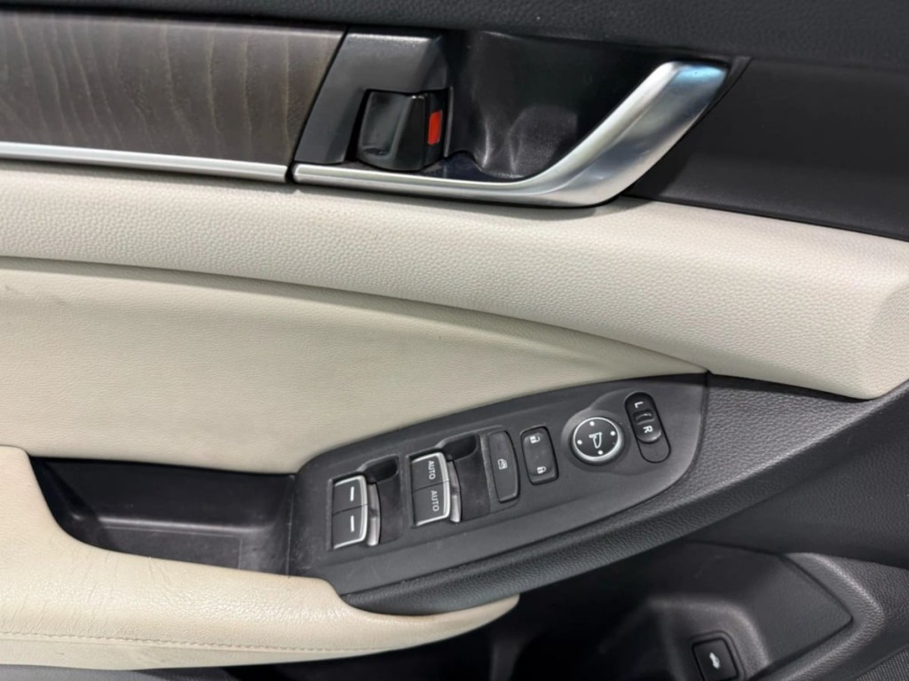2018 Honda Accord Image 11