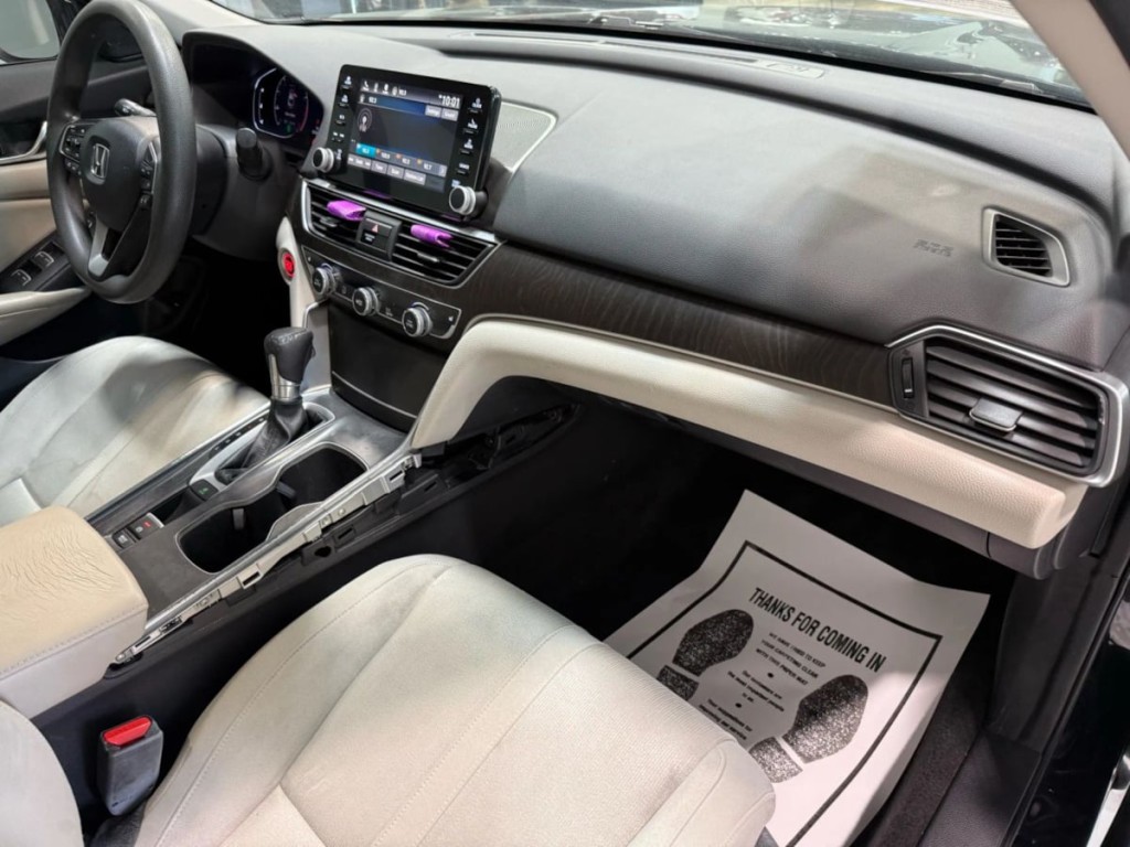 2018 Honda Accord Image 24