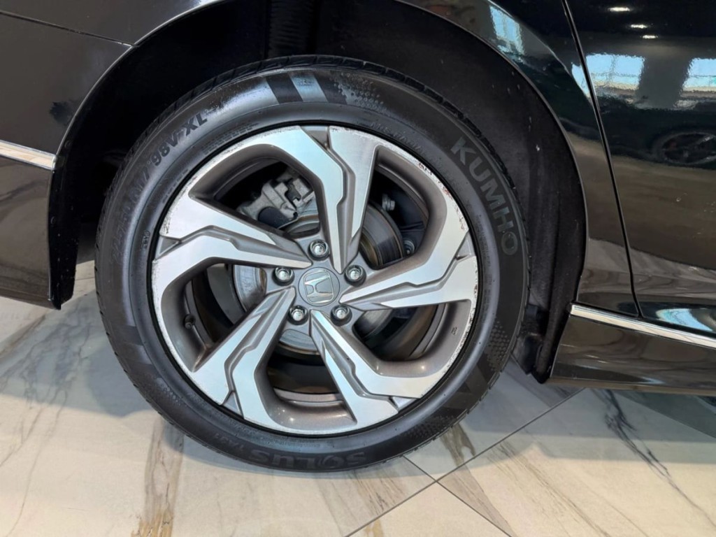 2018 Honda Accord Image 30