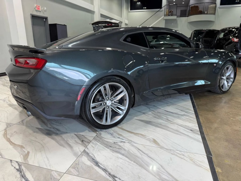 2017 Chevrolet Camaro Image 6