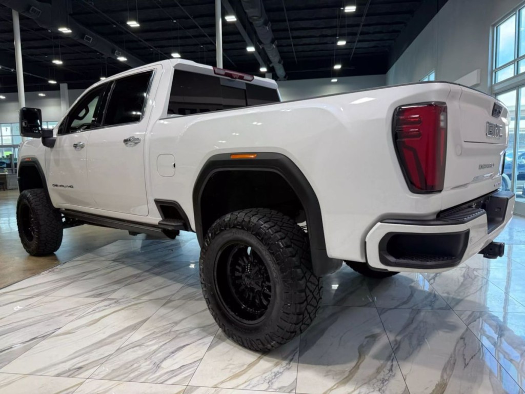 2024 GMC Sierra 2500 Image 8