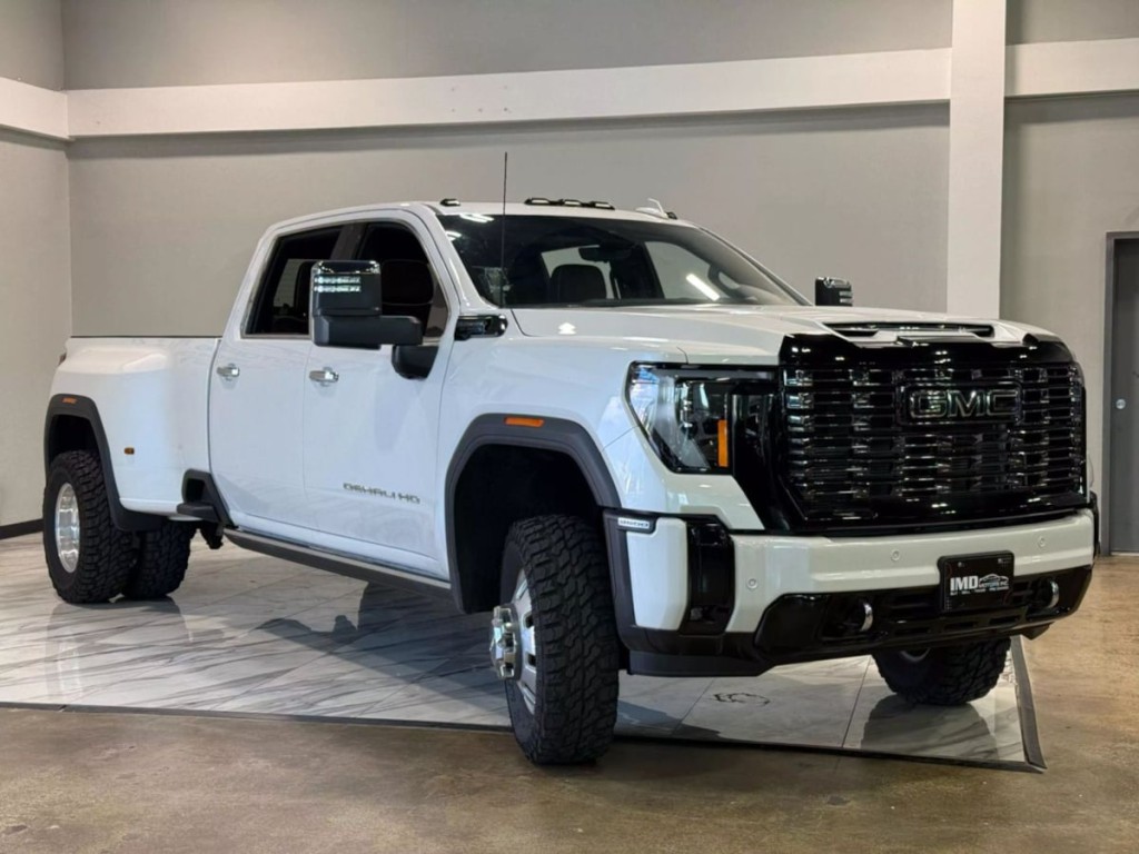 2025 GMC Sierra 3500 Image 3