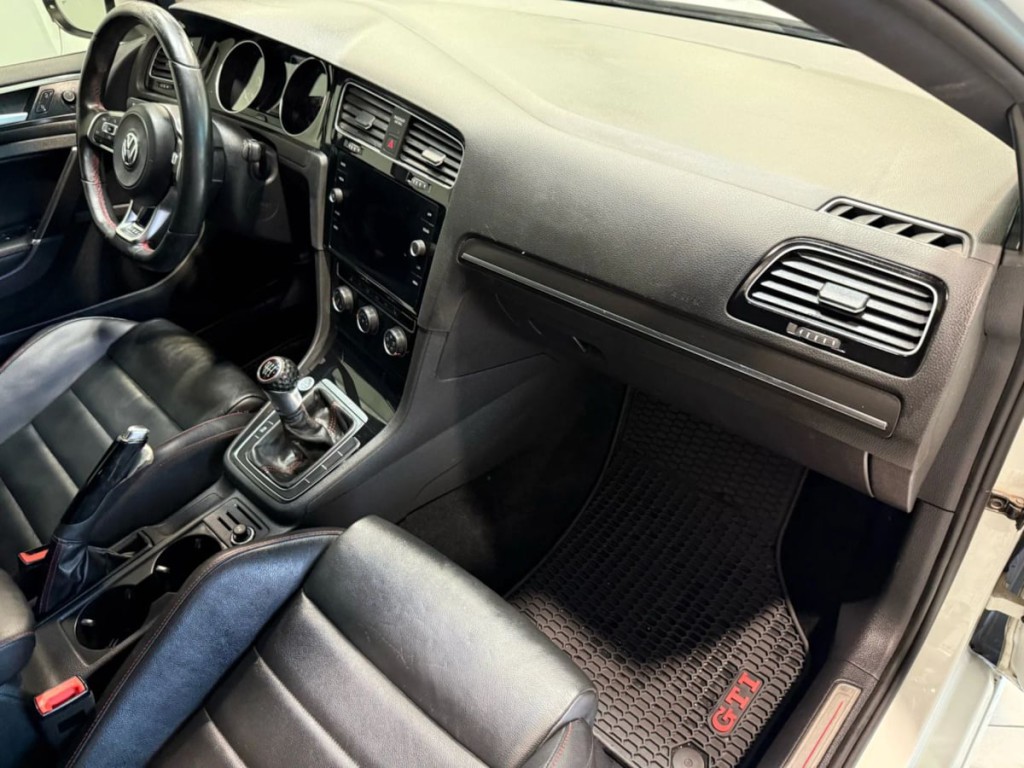 2019 Volkswagen GTI Image 24