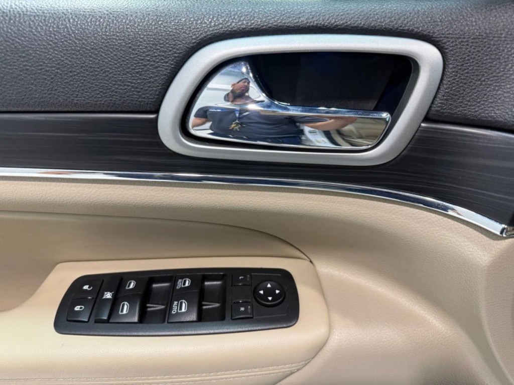2020 Jeep Grand Cherokee Image 11
