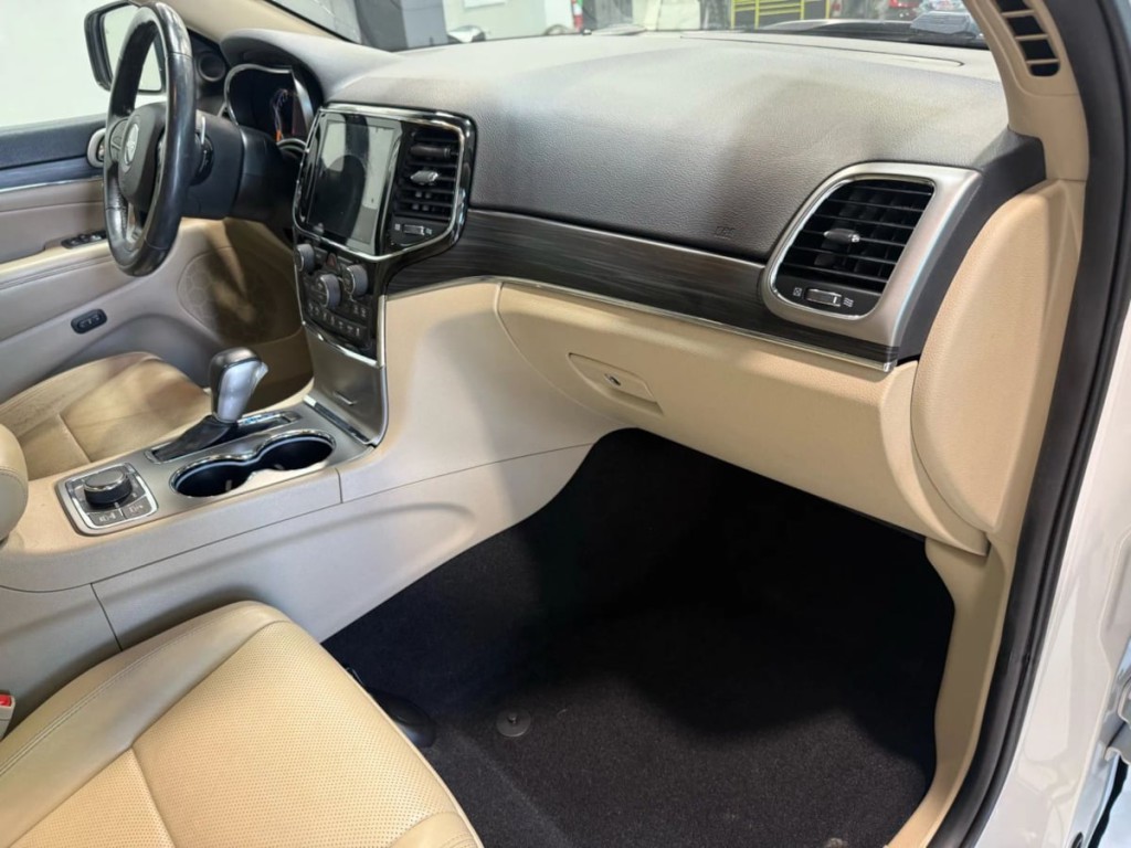2020 Jeep Grand Cherokee Image 24