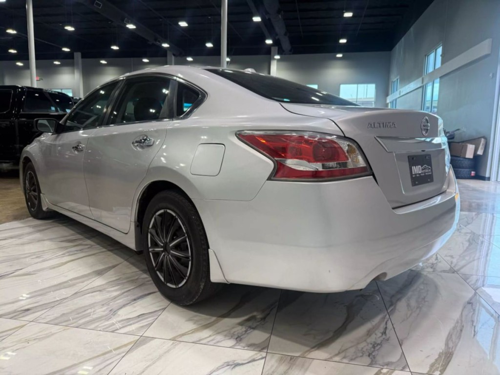 2015 Nissan Altima Image 8