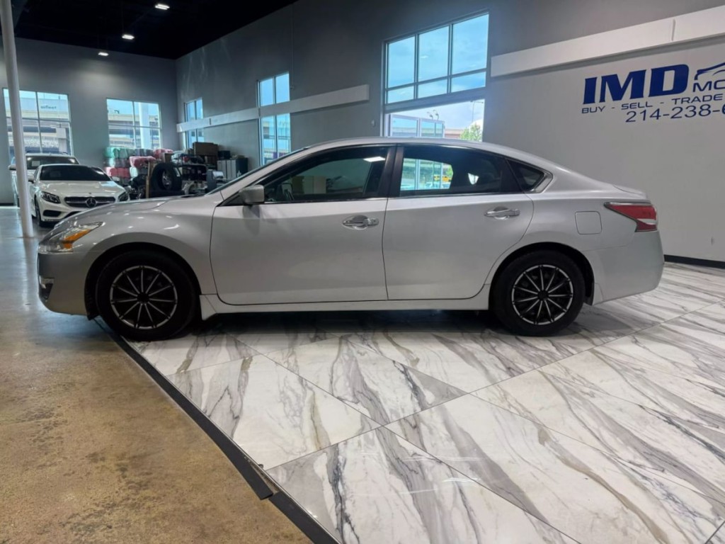 2015 Nissan Altima Image 9