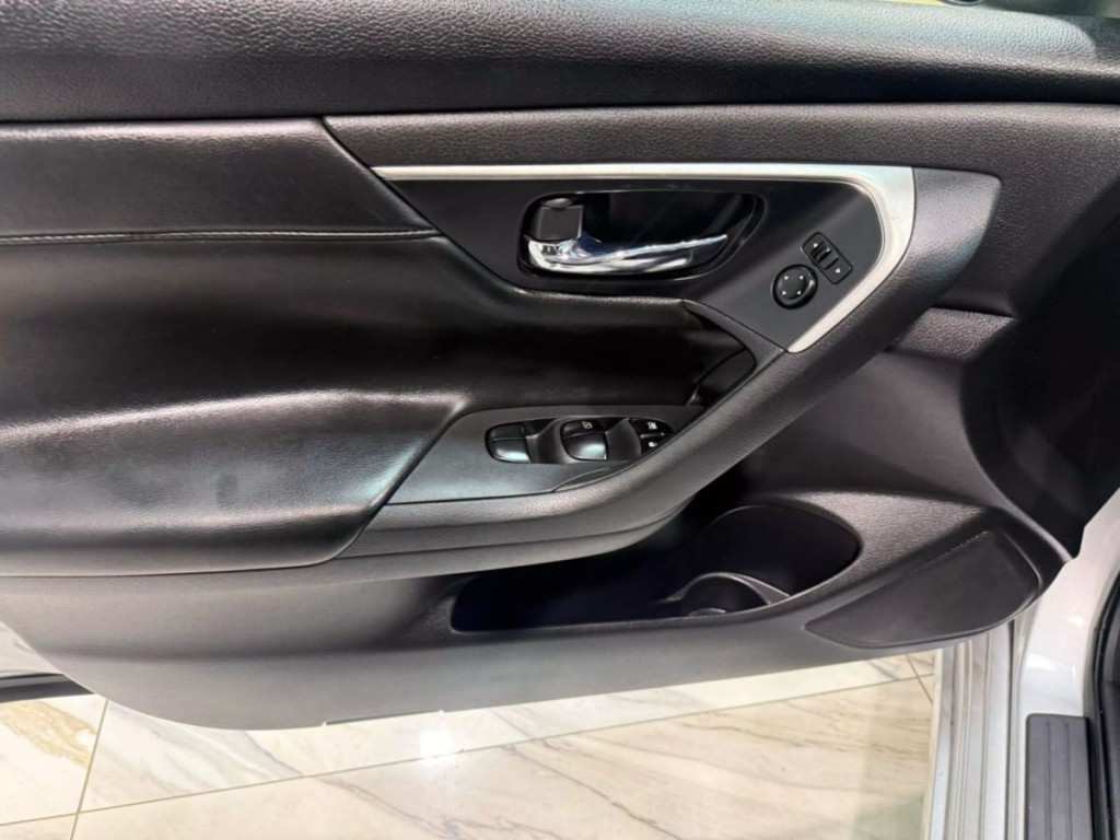 2015 Nissan Altima Image 10