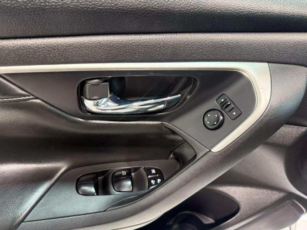 2015 Nissan Altima Image 11
