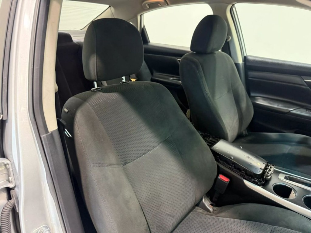 2015 Nissan Altima Image 28