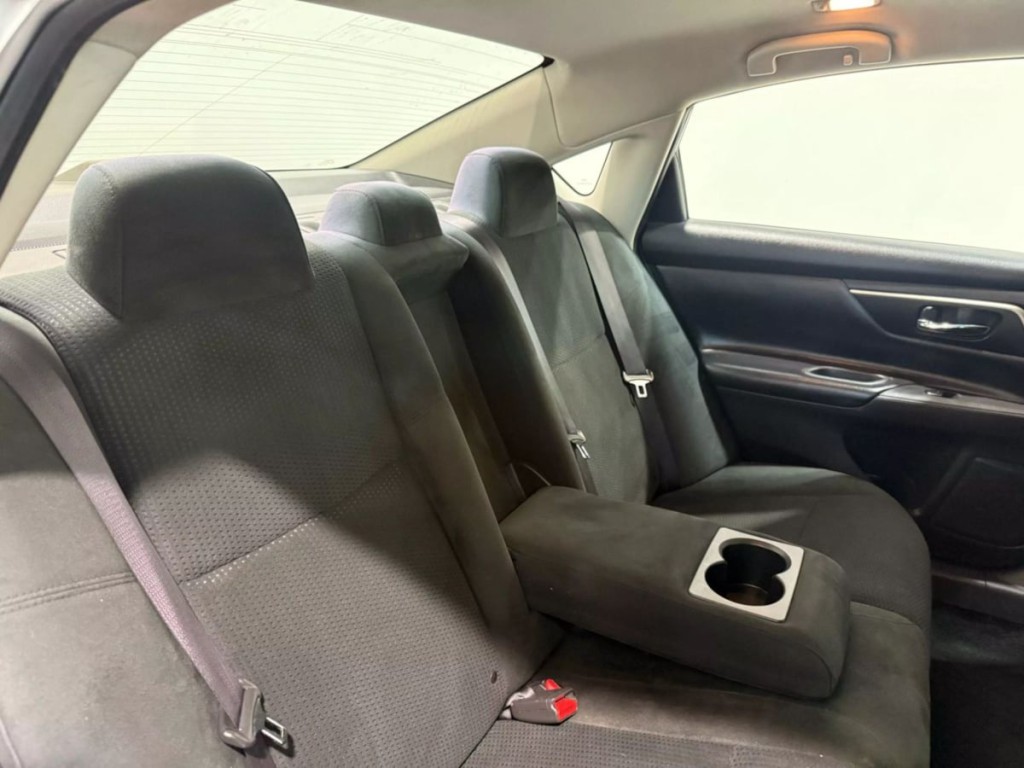 2015 Nissan Altima Image 30